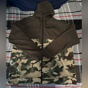 Nike drifit therma fit camo running athletic jacket size XL camouflage